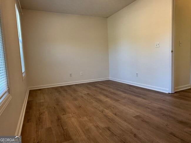 Building Photo - 160 2nd St