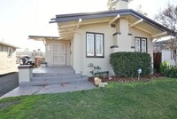 Building Photo - Charming 2 Bedroom 1 Bath San Jose Home wi...