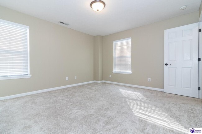 Building Photo - 212 Applewood Ln