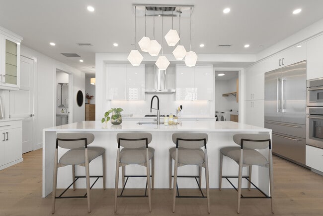 Building Photo - 2425 Peachtree Rd NE