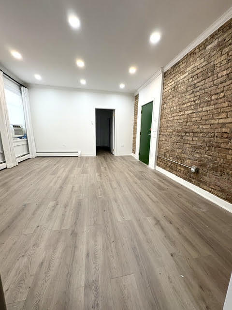 Building Photo - 919 W Irving Park Rd