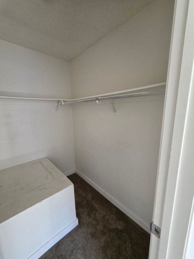 Building Photo - Updated 2 Bedroom, 1.5 Bath Townhouse-Styl...