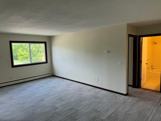 Building Photo - 1315 N Dowling Ave