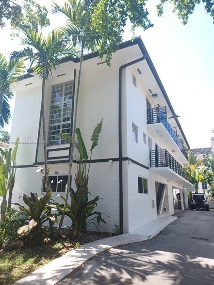 Primary Photo - 514 Santander Ave