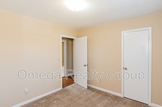 Building Photo - 1031 Oak Blvd