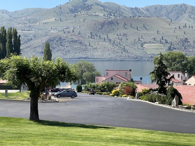 Building Photo - 18 Lake Chelan Shores Dr