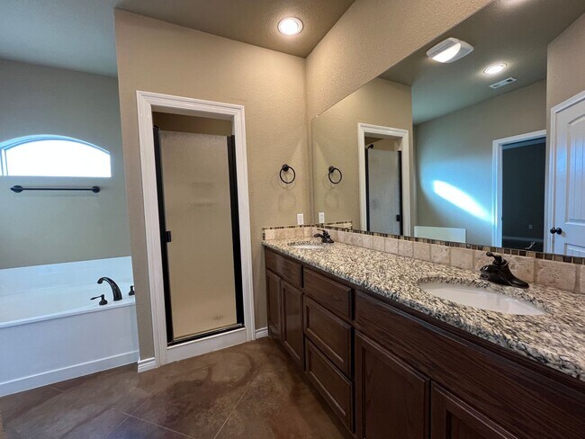Building Photo - 3137 Silver Saddle Dr
