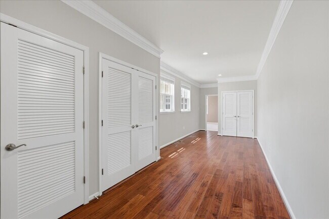 Building Photo - Expansive 4BR / 4.5BA Townhome in Lansdowne Town Center – Over 3,400 Sq Ft!