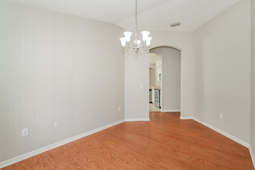 Building Photo - 4649 Roundview Ct