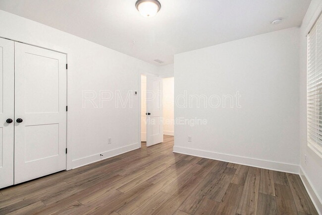 Building Photo - 205 Firefly Cir