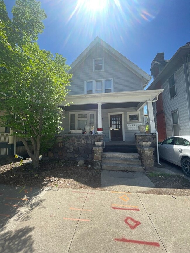 Primary Photo - 410 E William St
