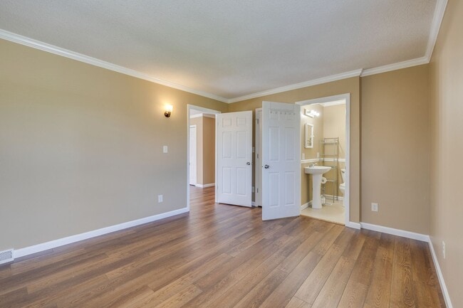 Building Photo - 4br/ 2 ba private home in Bristol TN