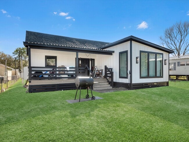 Building Photo - 3209 Pennsylvania St