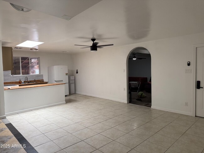 Building Photo - 5131 W Earll Dr