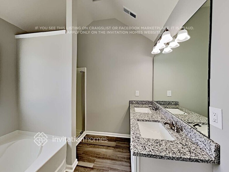 Building Photo - 1514 Peachcroft Rd