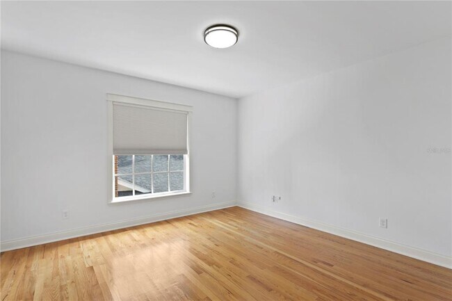 Building Photo - 4502 W Culbreath Ave