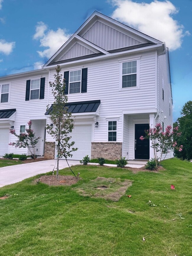 Building Photo - Brand New, 3 BR, 2.5 BA Townhome with Garage