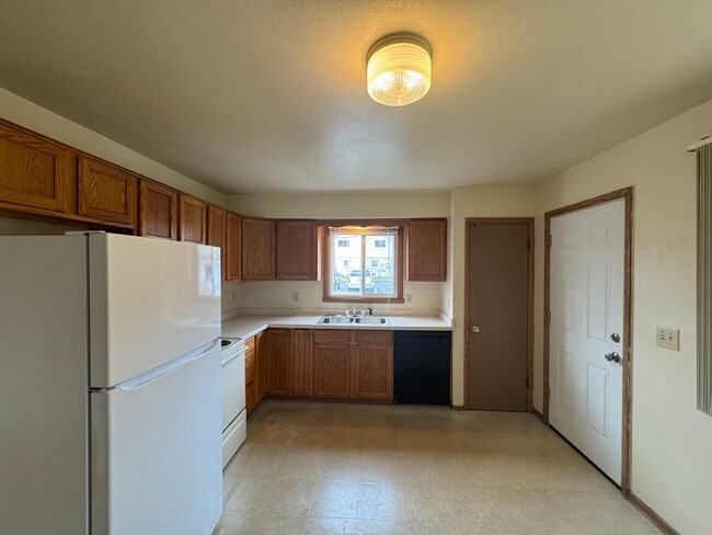 Building Photo - 2155 S Fountain Ave