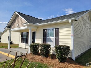 Building Photo - 2-Bedroom, 2-Bath Duplex House