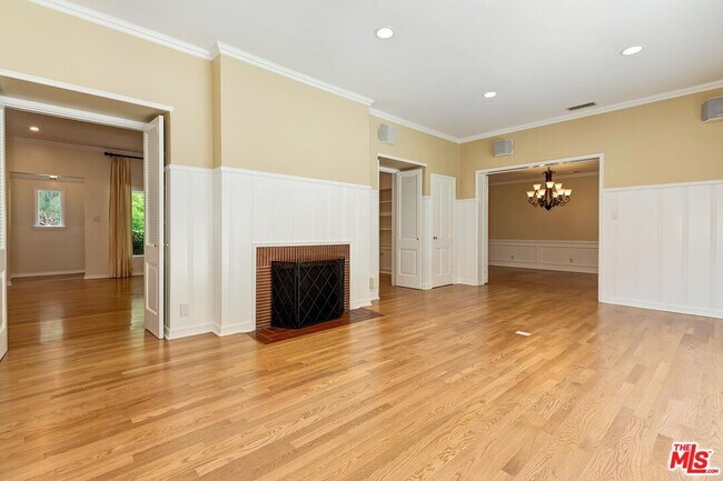 Building Photo - 1318 San Ysidro Dr