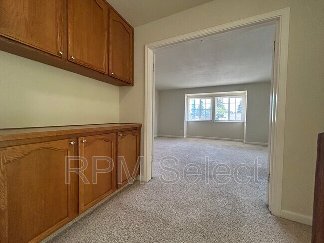 Building Photo - 1314 Jamestown Dr