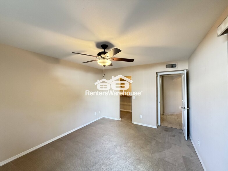 Building Photo - 3235 E Camelback Rd