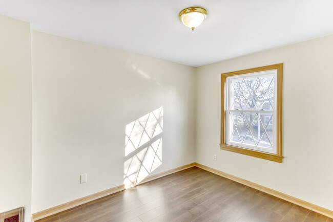 Building Photo - 5156 W 63rd Pl