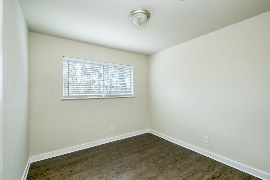 Building Photo - 6407 Auburn Dr