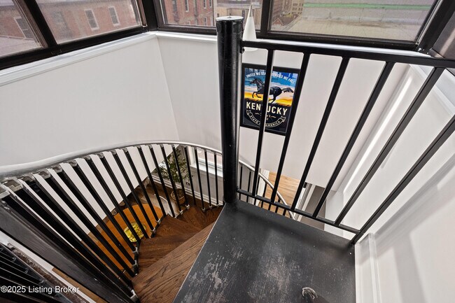 Building Photo - 604 S 3rd St