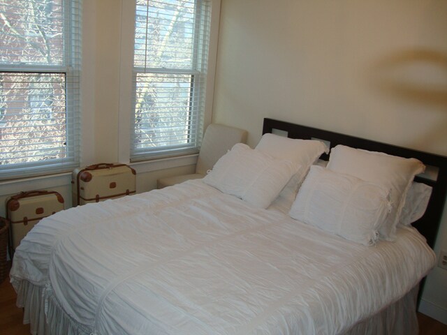 Building Photo - 32 Grove St