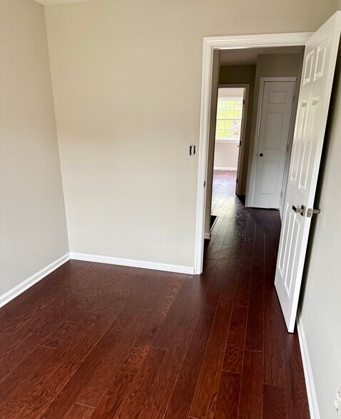 Building Photo - 727 Olde Greenwich Cir