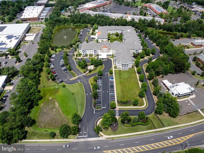 Building Photo - 170 Greentree Rd