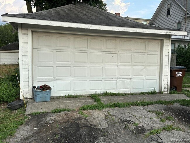 Building Photo - 7 E Noble Ave