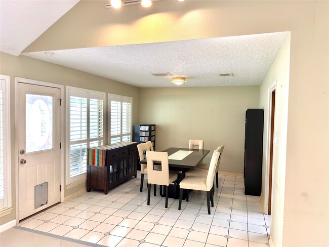 Building Photo - 14834 Charlmont Dr