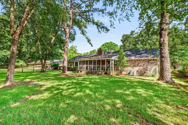 Building Photo - 1037 Law Ln