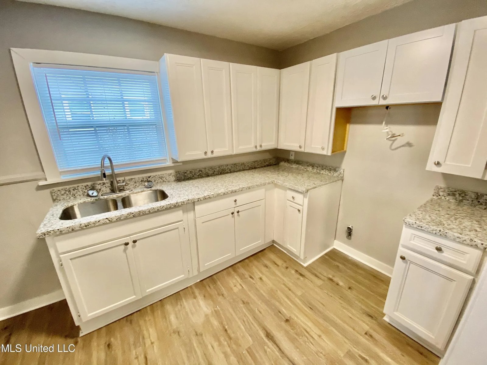 Building Photo - 308 Josanna St