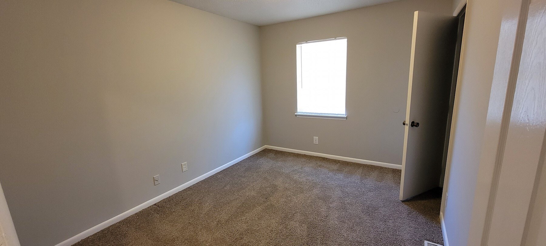 Building Photo - 3923 Overland Hts