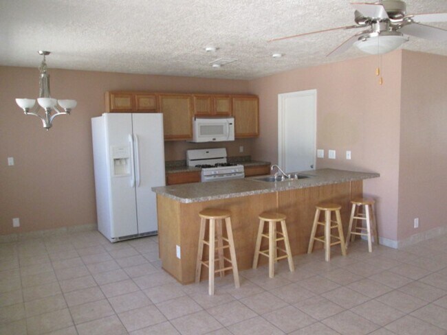 Building Photo - 1233 Stutz Dr NE