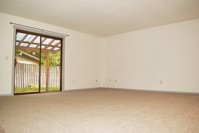 Building Photo - 1325 E Syringa Dr