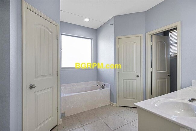 Building Photo - 3 Bed 2 Bath House for Rent!