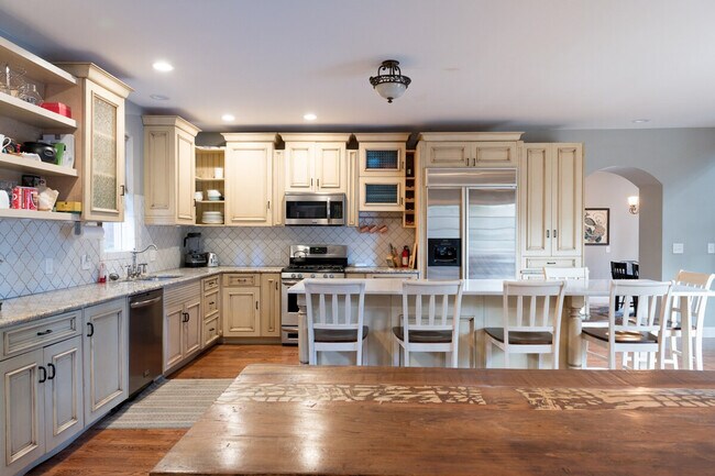 Building Photo - 3209 W Fairview Pl