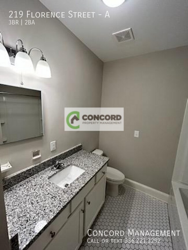 Building Photo - 219 Florence St