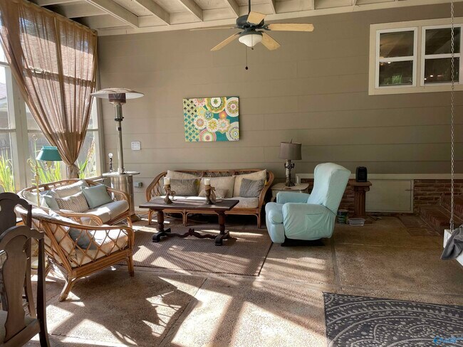 Building Photo - 2105 Hansel Ave SW