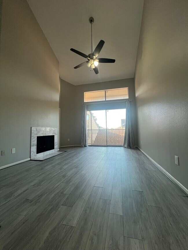 Building Photo - 736 Country Pl Dr