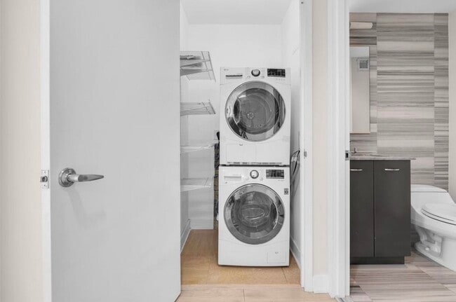 Building Photo - 2 2nd St