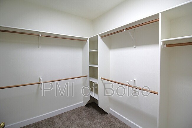 Building Photo - 85 S Linder Rd