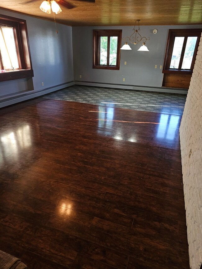 Building Photo - 19 Lloyd Dr