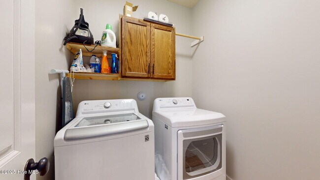 Building Photo - 205 Willow Ridge Dr
