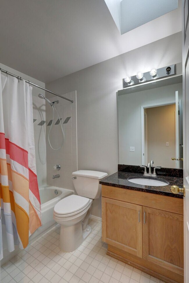 Building Photo - Beautiful 3bd, 2.5ba Home in Klahanie Available!