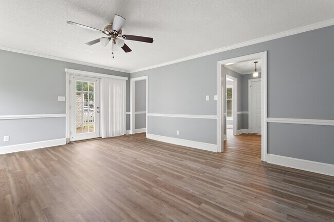 Building Photo - 1301 Roundtree Dr